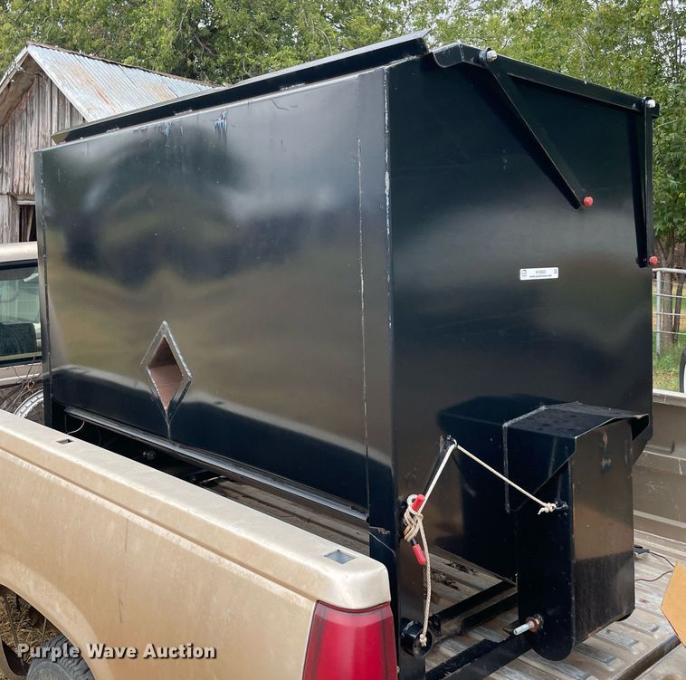 image for item NY9825 C3  cake feeder