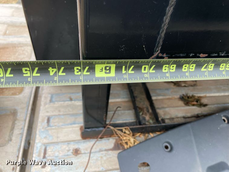 image for item NY9825 C3  cake feeder