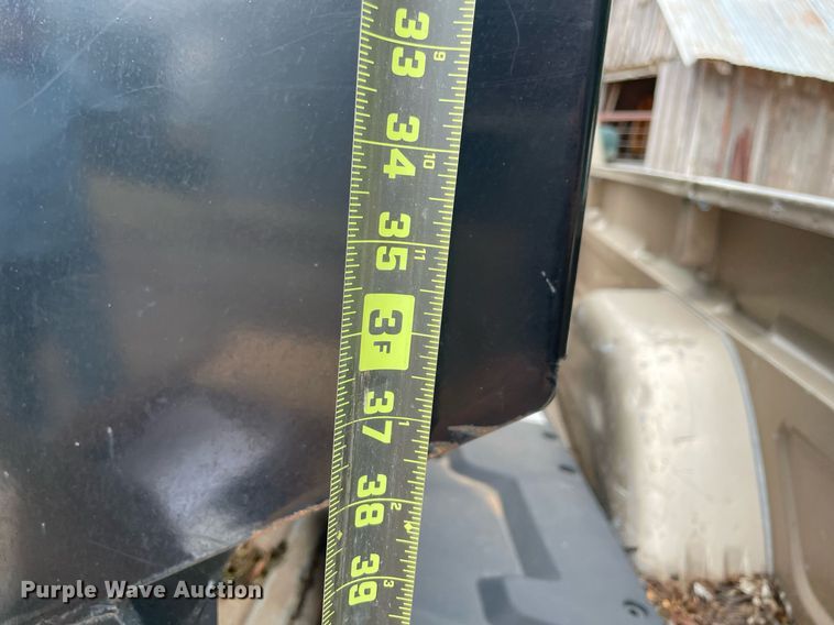 image for item NY9825 C3  cake feeder