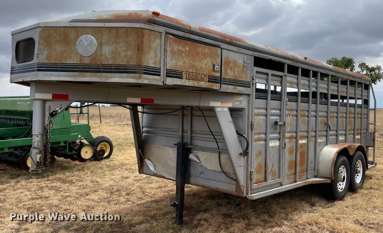 image for item NY9828 1995 Titan  livestock trailer
