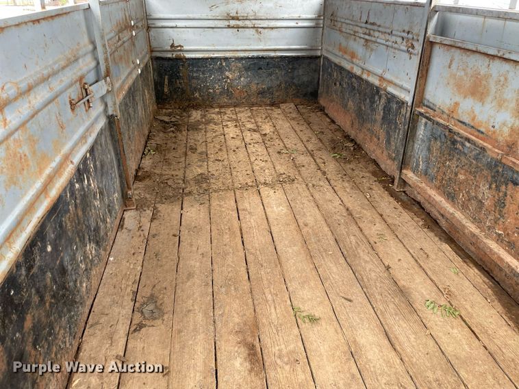 image for item NY9828 1995 Titan  livestock trailer