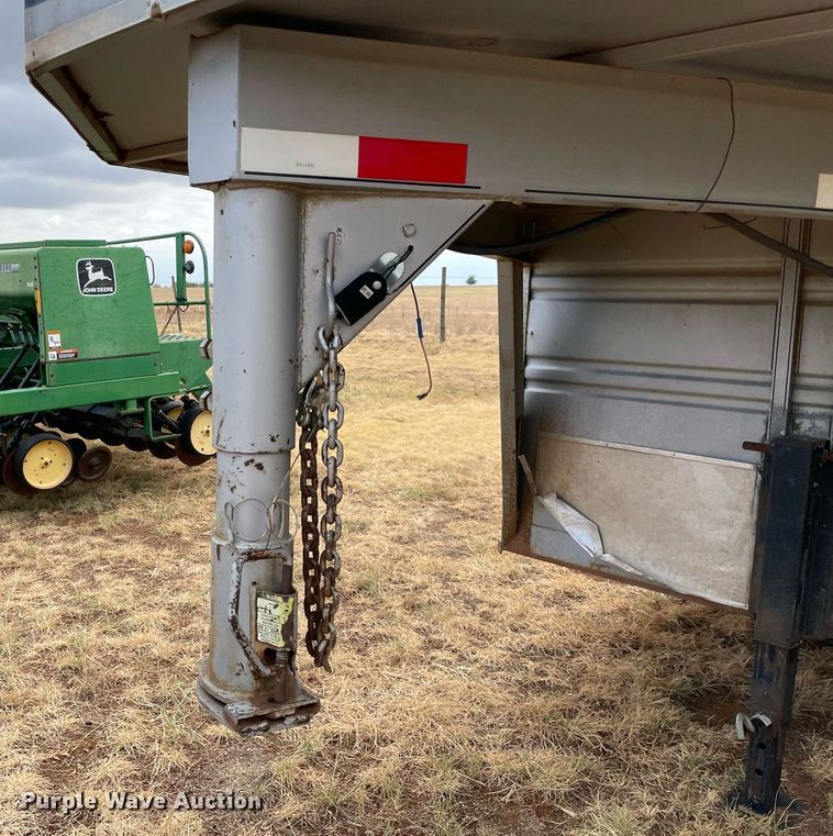 image for item NY9828 1995 Titan  livestock trailer
