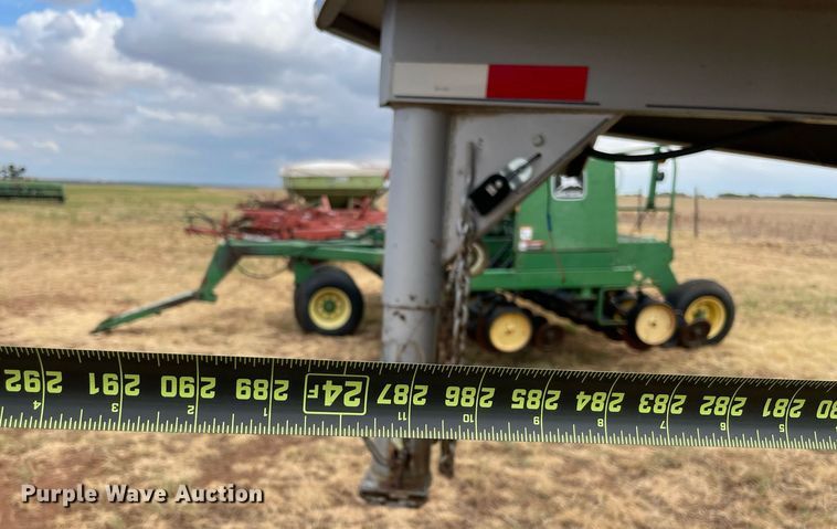 image for item NY9828 1995 Titan  livestock trailer