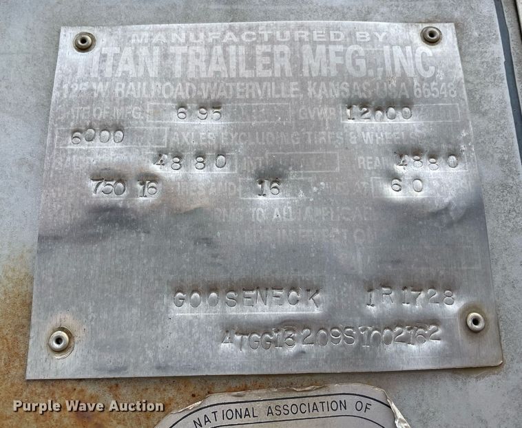 image for item NY9828 1995 Titan  livestock trailer
