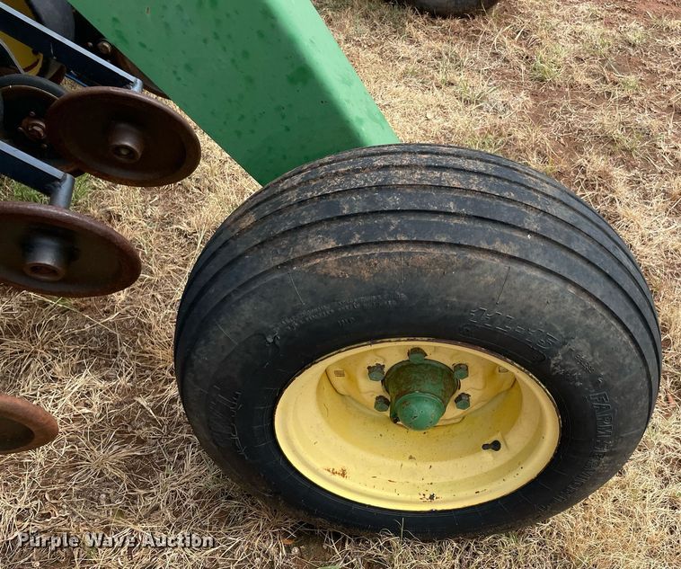 image for item NY9829 John Deere 750  grain drill