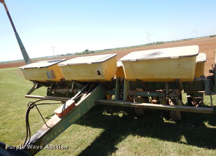 image for item OF9449 John Deere 7000  planter
