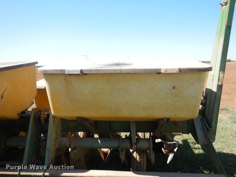 image for item OF9449 John Deere 7000  planter