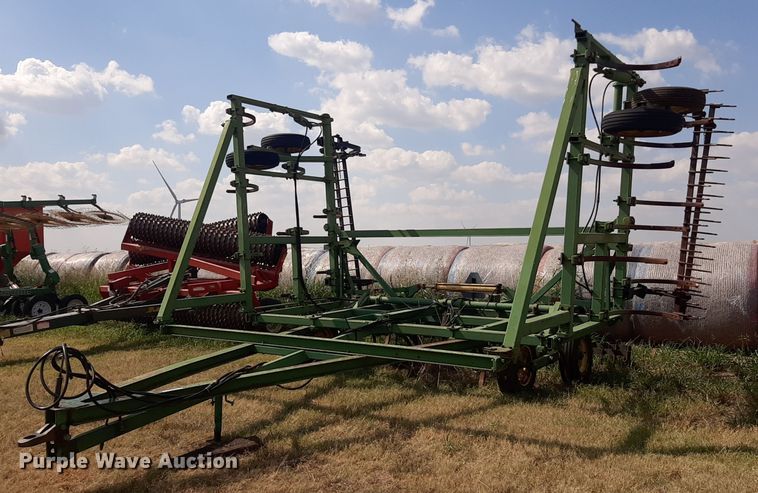 image for item OF9455 John Deere 1600  chisel