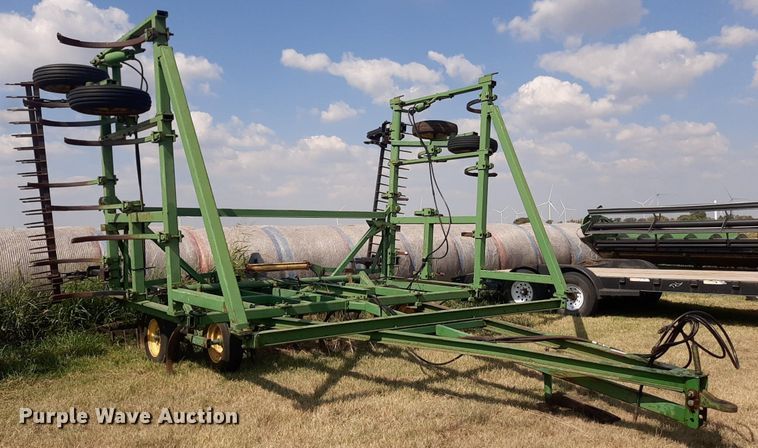 image for item OF9455 John Deere 1600  chisel