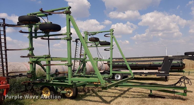 image for item OF9455 John Deere 1600  chisel