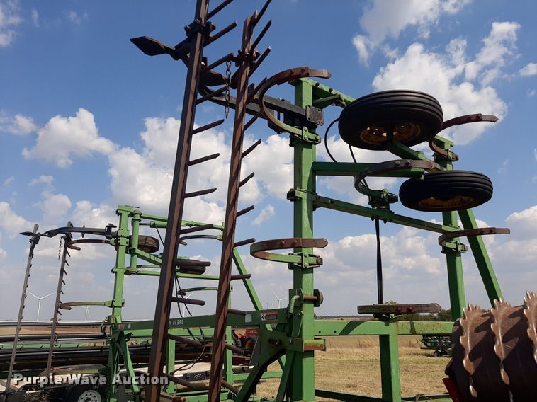 image for item OF9455 John Deere 1600  chisel