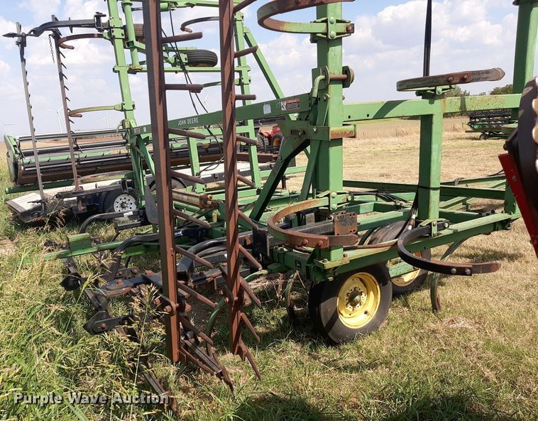 image for item OF9455 John Deere 1600  chisel