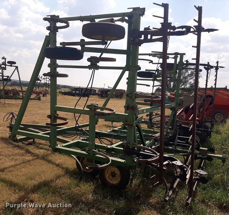 image for item OF9455 John Deere 1600  chisel