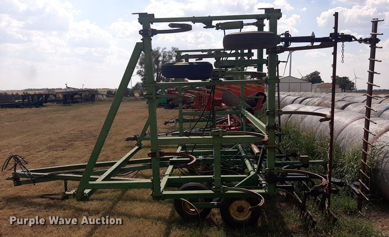 image for item OF9455 John Deere 1600  chisel