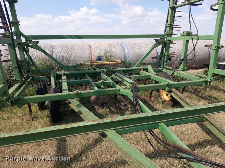 image for item OF9455 John Deere 1600  chisel