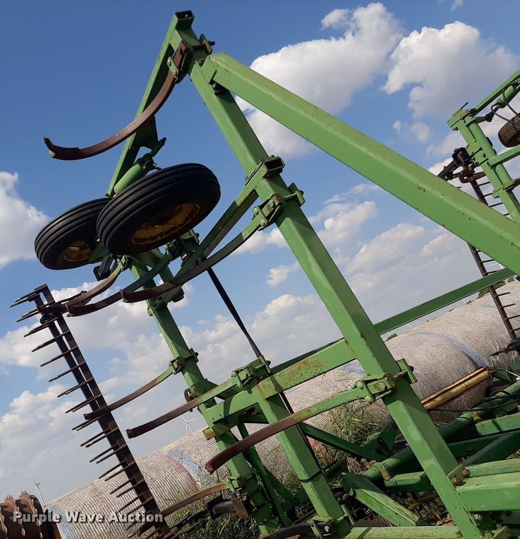 image for item OF9455 John Deere 1600  chisel