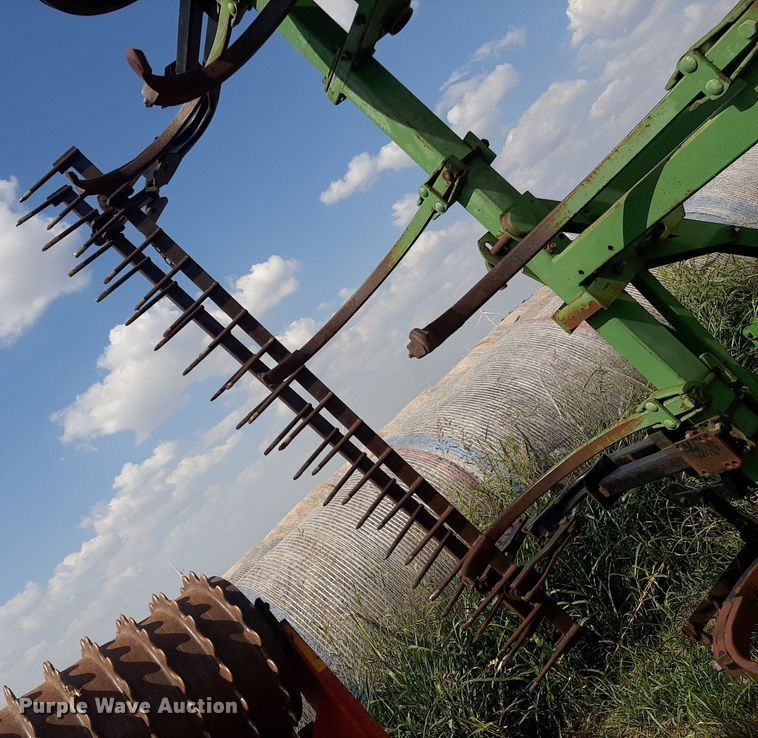 image for item OF9455 John Deere 1600  chisel