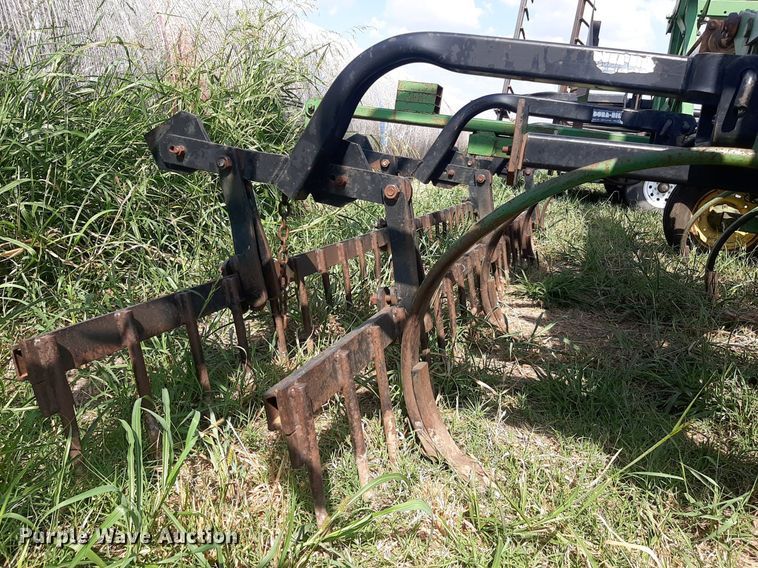 image for item OF9455 John Deere 1600  chisel