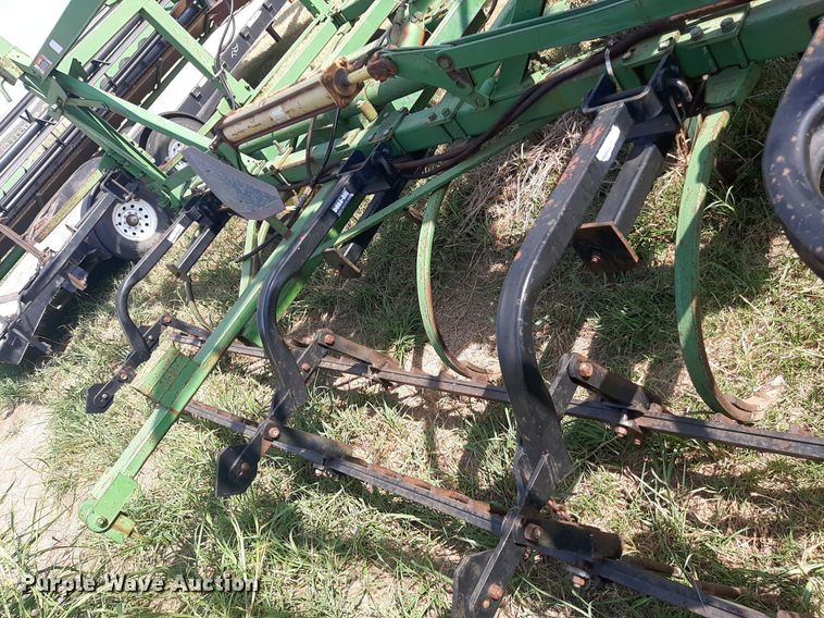 image for item OF9455 John Deere 1600  chisel