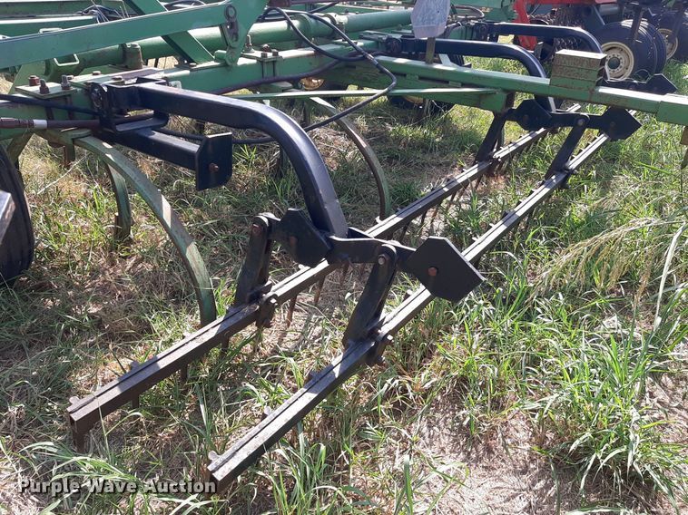 image for item OF9455 John Deere 1600  chisel