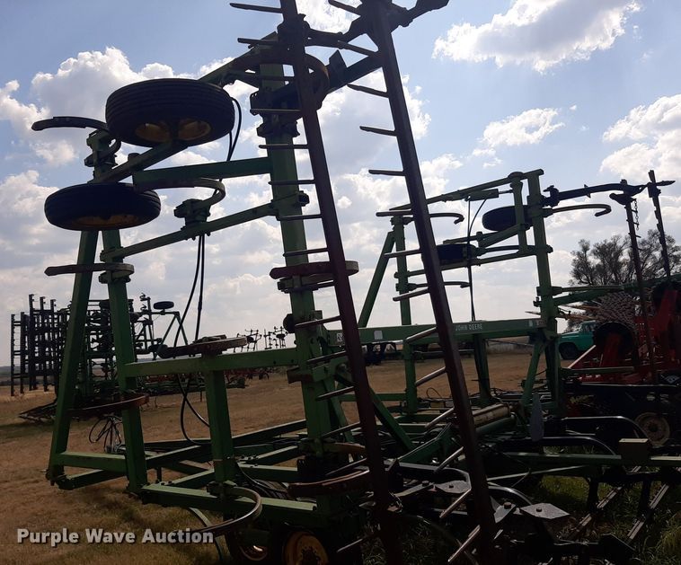 image for item OF9455 John Deere 1600  chisel