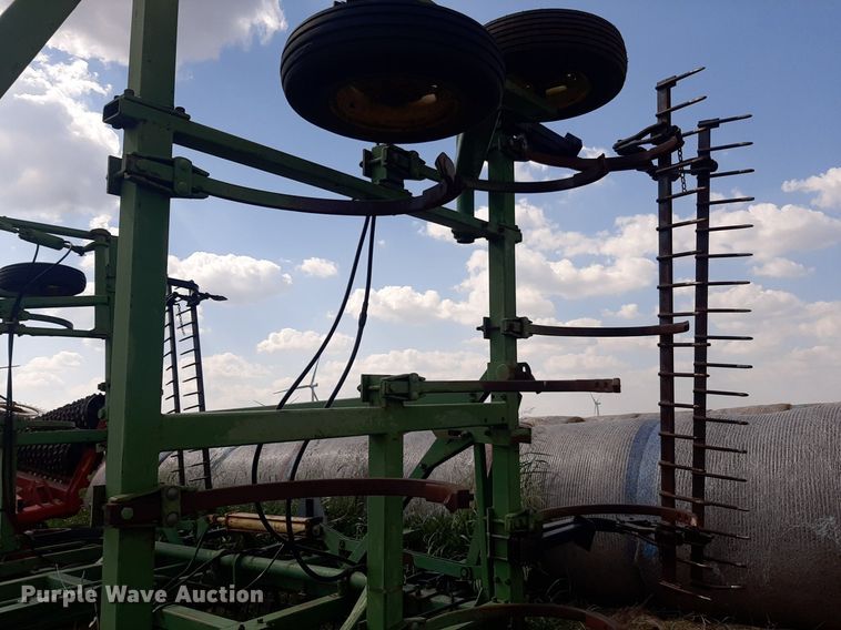 image for item OF9455 John Deere 1600  chisel