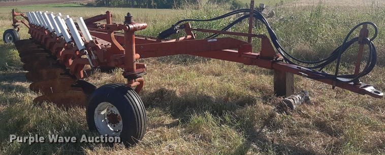 image for item OF9457 International 800  10 bottom plow