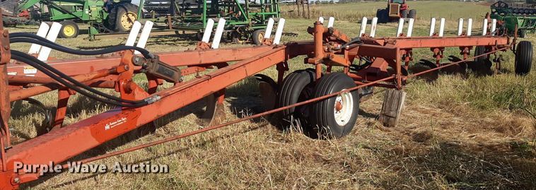 image for item OF9457 International 800  10 bottom plow