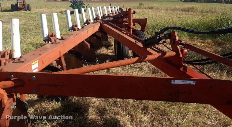 image for item OF9457 International 800  10 bottom plow