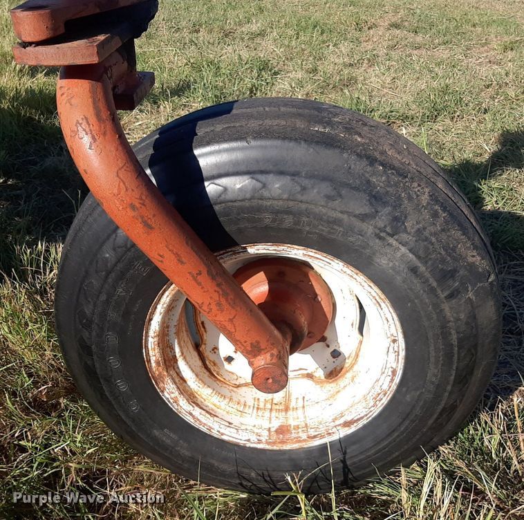 image for item OF9457 International 800  10 bottom plow