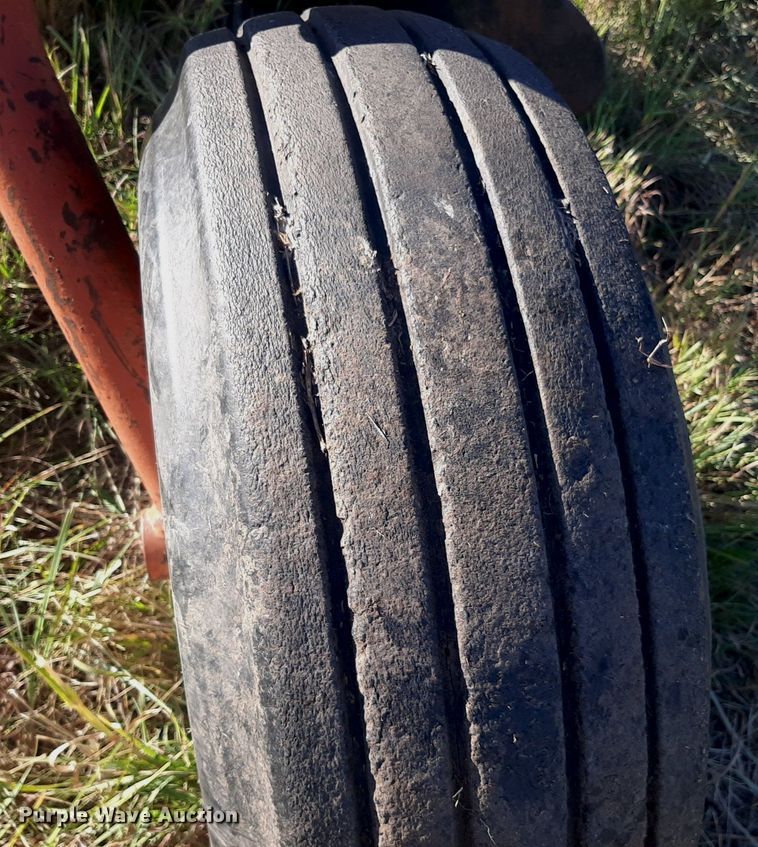 image for item OF9457 International 800  10 bottom plow