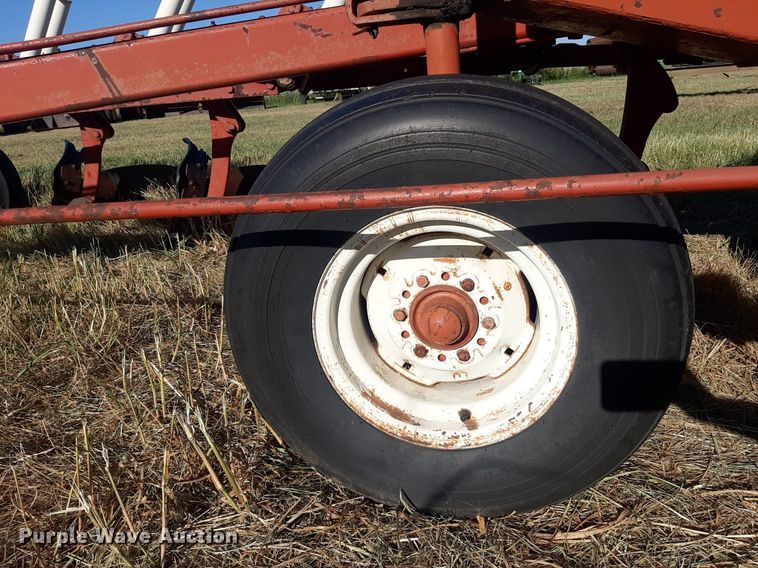 image for item OF9457 International 800  10 bottom plow