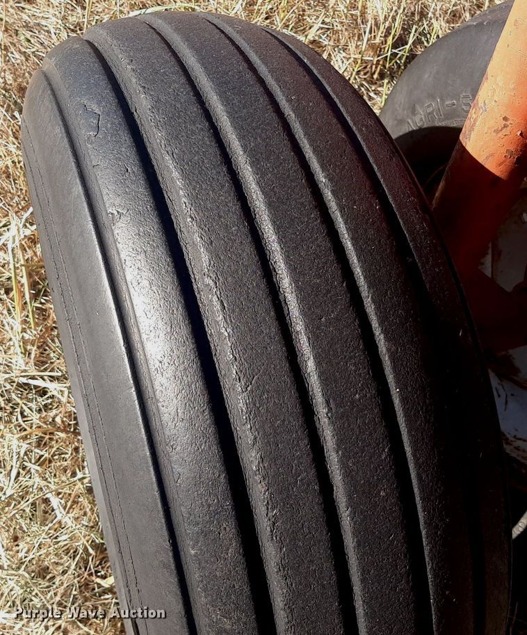 image for item OF9457 International 800  10 bottom plow