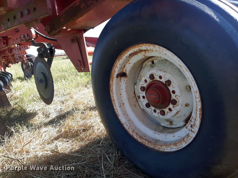 image for item OF9457 International 800  10 bottom plow