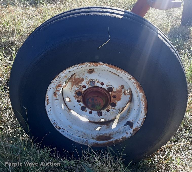 image for item OF9457 International 800  10 bottom plow