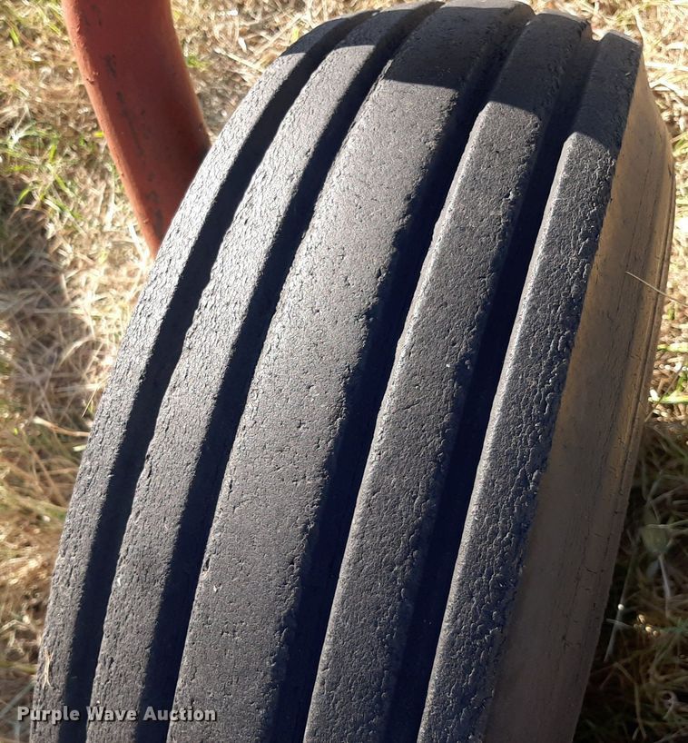 image for item OF9457 International 800  10 bottom plow