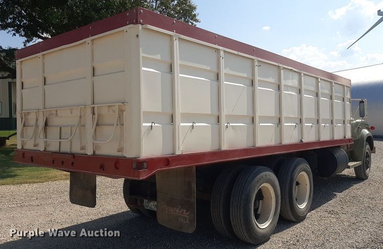 image for item OF9507 1974 Dodge D600  grain truck