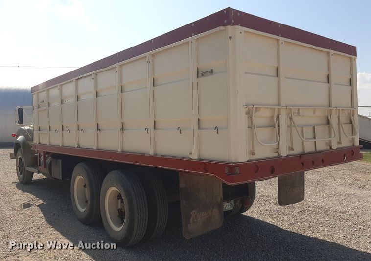 image for item OF9507 1974 Dodge D600  grain truck