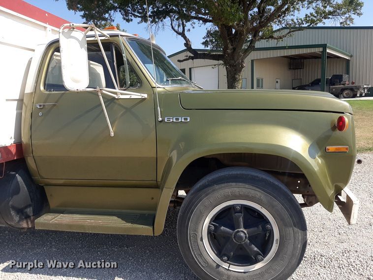 image for item OF9507 1974 Dodge D600  grain truck