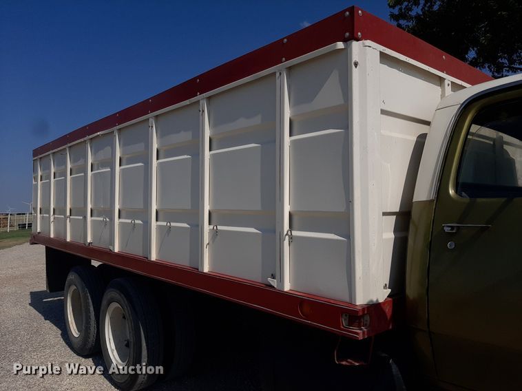 image for item OF9507 1974 Dodge D600  grain truck