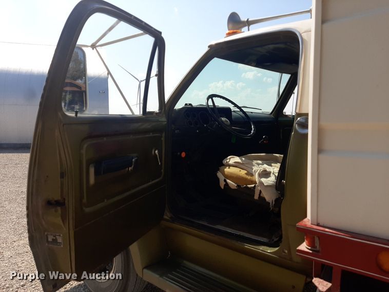 image for item OF9507 1974 Dodge D600  grain truck