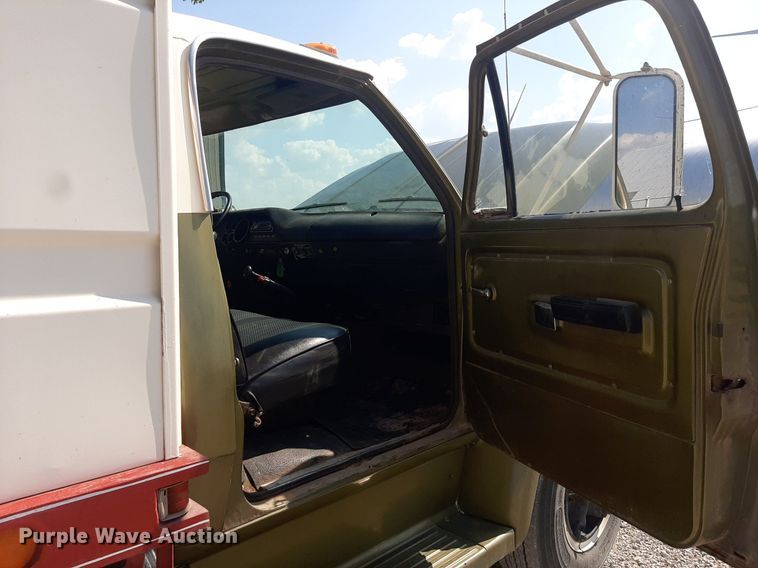 image for item OF9507 1974 Dodge D600  grain truck