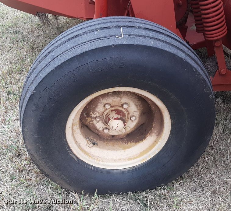 image for item OF9514 New Holland 116  swather / windrower