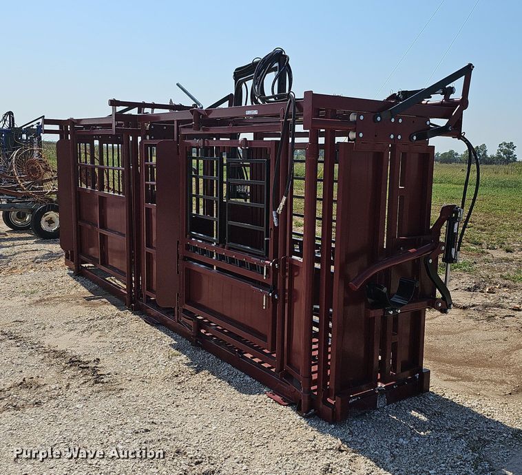 image for item OG9484 StockPro H2200  squeeze chute with ally livestock chute