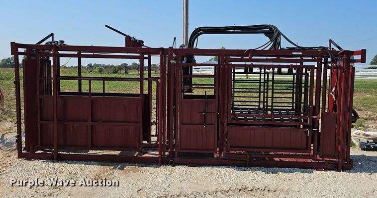 image for item OG9484 StockPro H2200  squeeze chute with ally livestock chute