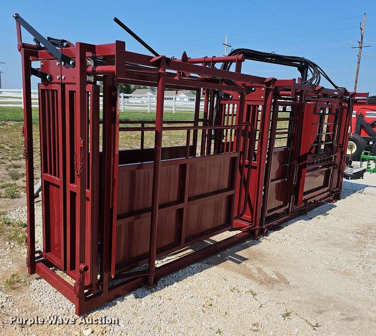 image for item OG9484 StockPro H2200  squeeze chute with ally livestock chute