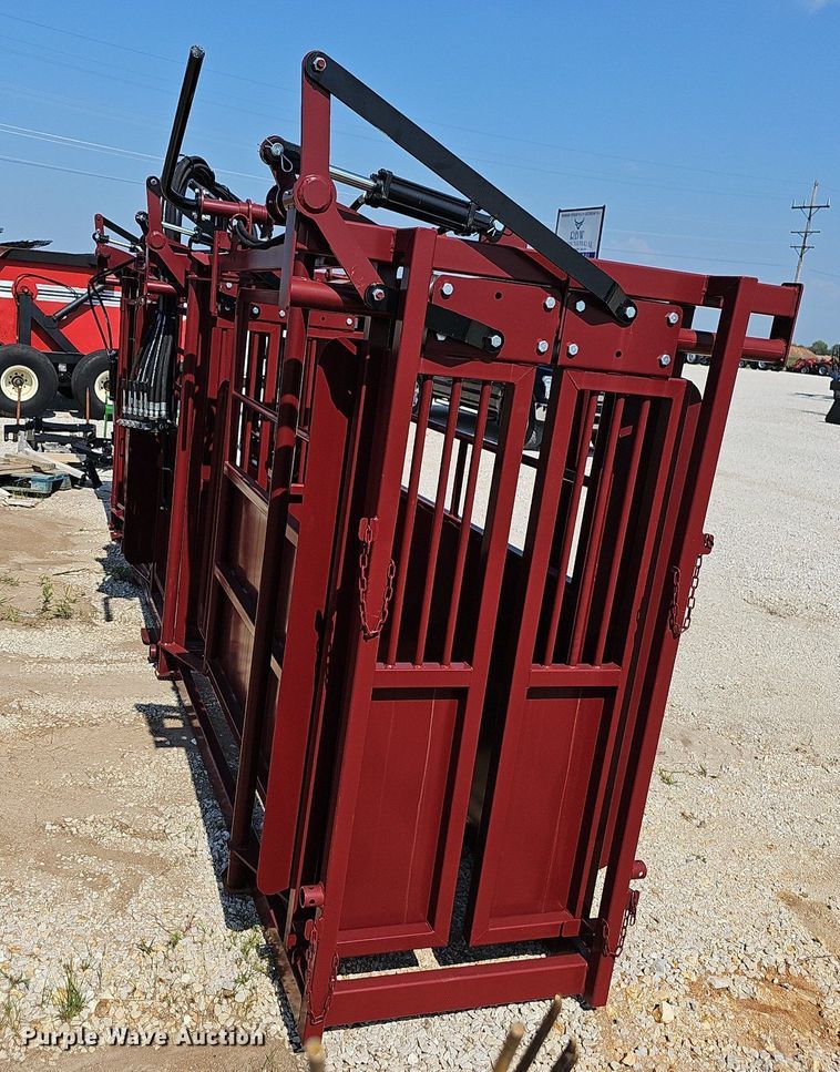 image for item OG9484 StockPro H2200  squeeze chute with ally livestock chute