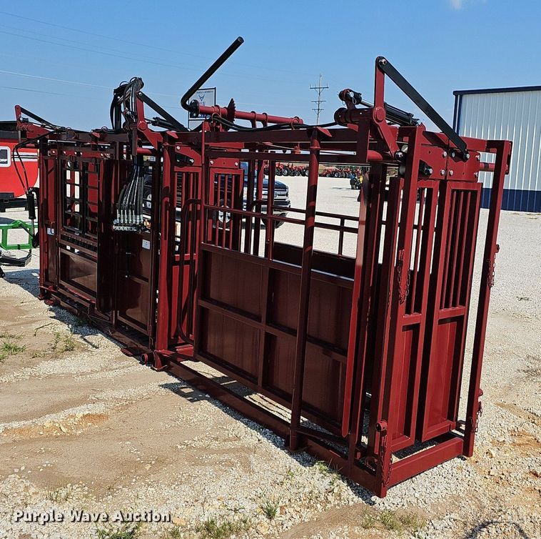 image for item OG9484 StockPro H2200  squeeze chute with ally livestock chute