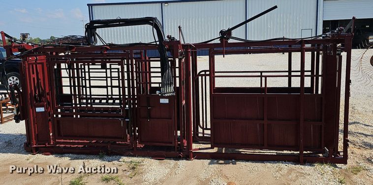 image for item OG9484 StockPro H2200  squeeze chute with ally livestock chute