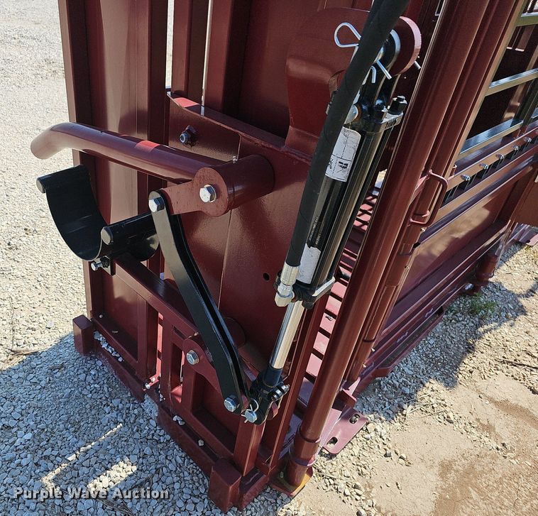image for item OG9484 StockPro H2200  squeeze chute with ally livestock chute